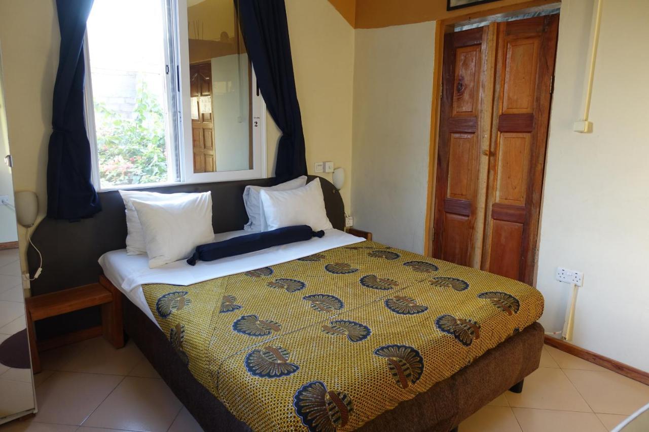 Cheers Guesthouse Botianaw Екстер'єр фото
